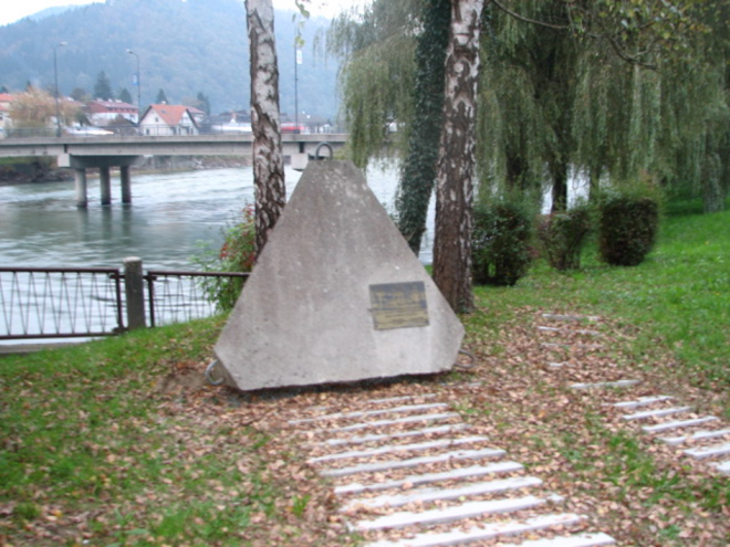 Pomnik v Litiji
